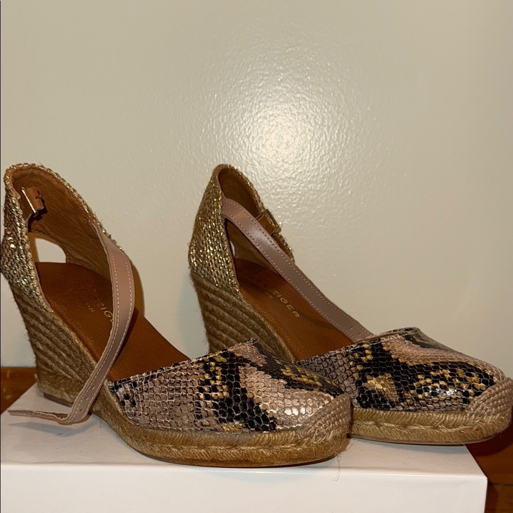 *NEW NEVER WORN* Stylish Espadrille Wedge Sandals - Brown and Tan